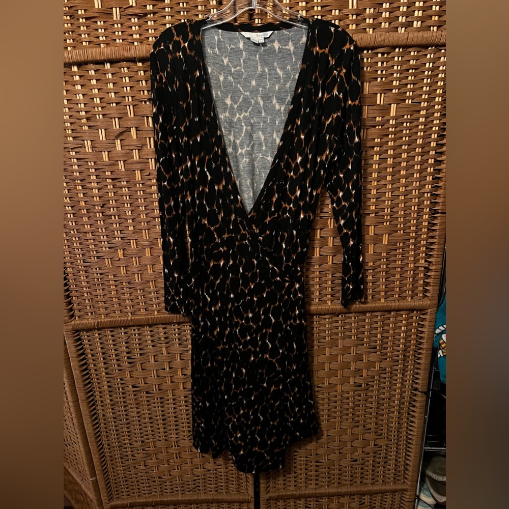 Boden wrap around dress size eight black animal print in perfect shape gorgeous